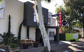 Hello Adelaide Motel And Apartments